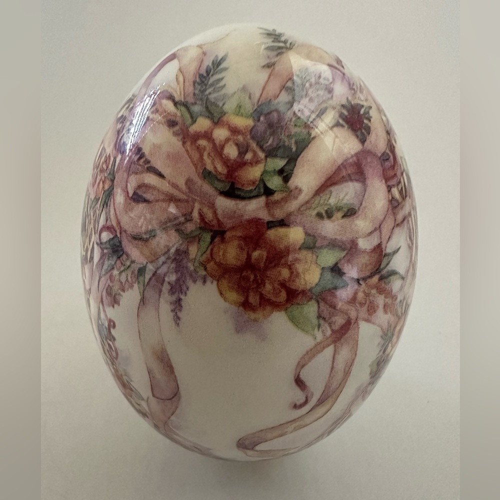 Vintage decorative egg